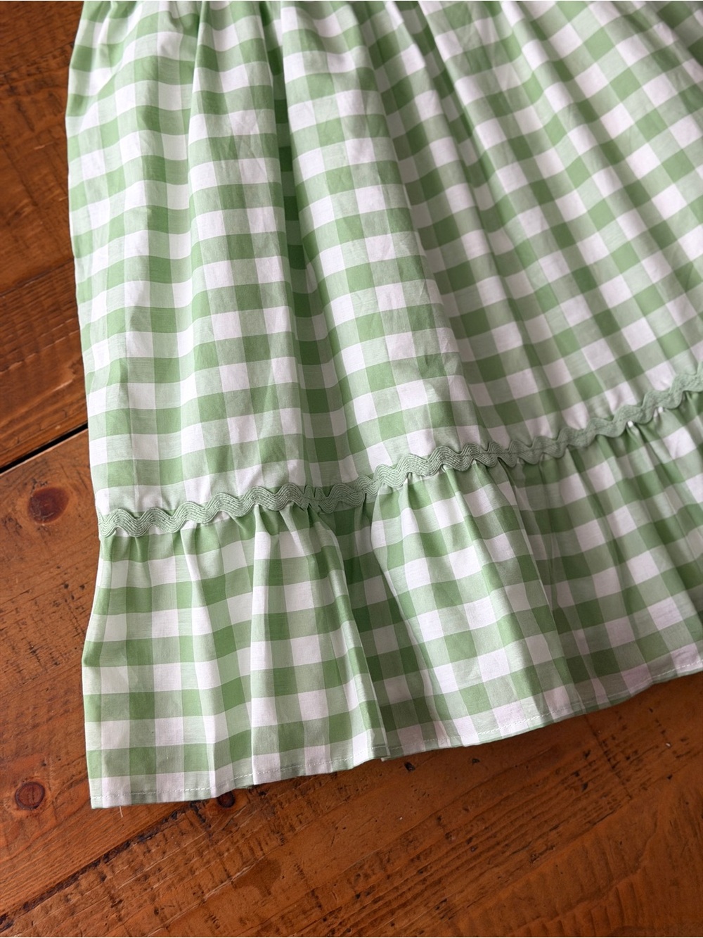 Green and White Gingham girls Dress with matching hat - Picture 8 of 10
